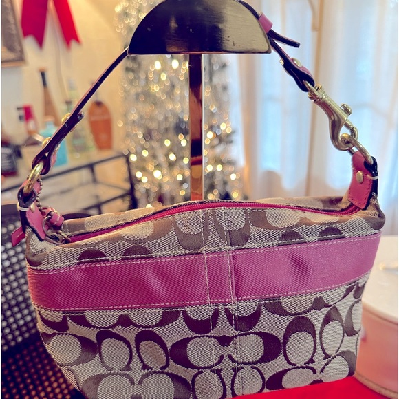 Coach Pochette Japan Exclusive Floral Appliqué bag - Picture 2 of 8